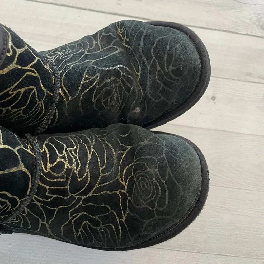 Ugg boots black with gold roses‎ size 5